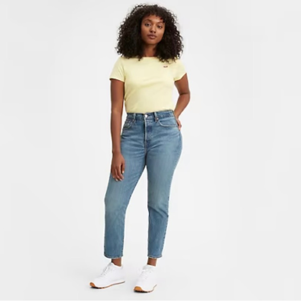 Levi’s premium wedgie medium wash jeans size 27